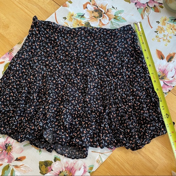 Urban Outfitters Kimchi Blue Floral Skirt Size 2 - Picture 9 of 10